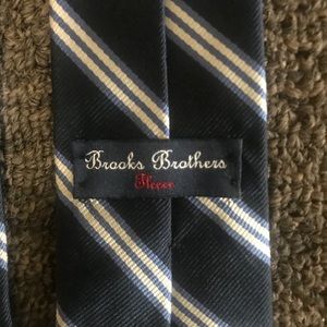 Brooks brothers tie, navy striped